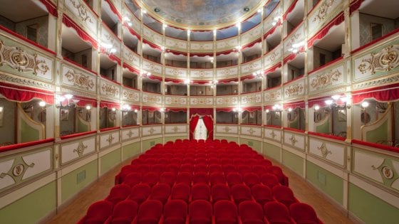 foto dell'interno del teatro Paisiello