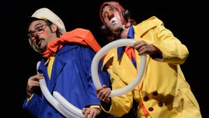 i clown in una scena dello spettacolo