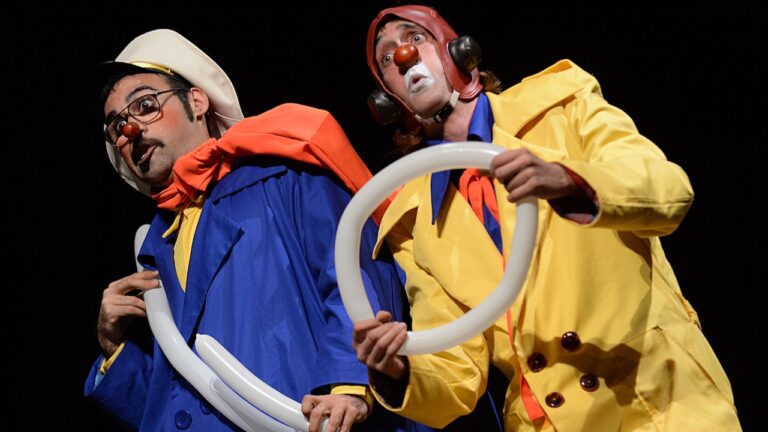 i clown in una scena dello spettacolo