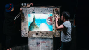 i due attori e gli oggetti di scena