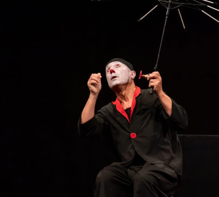 il clown Pass Pass in scena