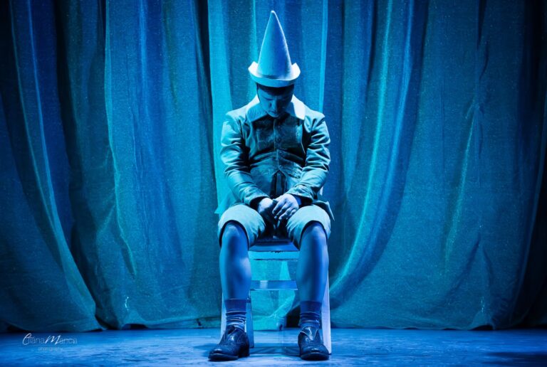 l'attore Fabrizio Tana in Pinocchio di Factory compagnia